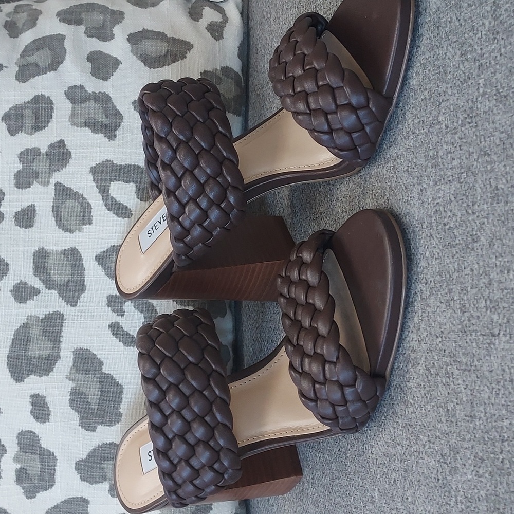 NWOT Women's Sandals - Picture 2 of 7